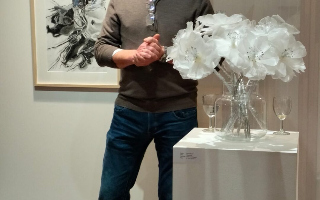 Kunstliefhebber opent jaarlijkse groepstentoonstelling De Kunstberg